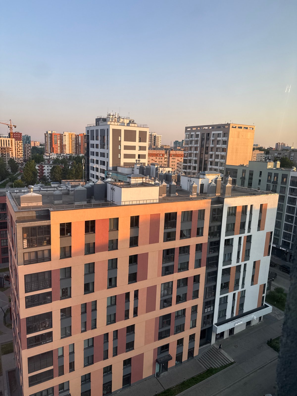 Witness documents mixed indoor-outdoor scenes across central Izhevsk