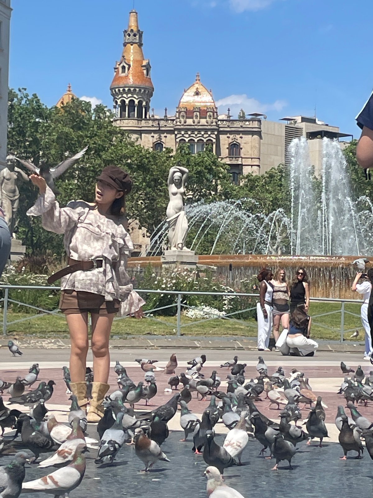Midday gatherings observed across Barcelona public spaces
