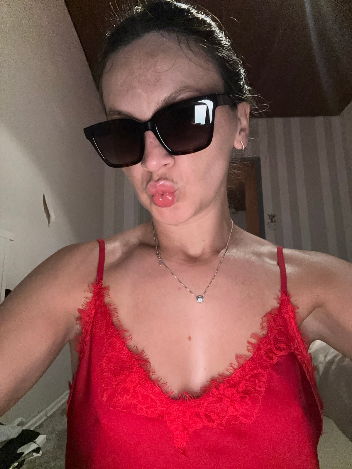 Woman takes 27 selfies in 15 minutes in Fredenbeck