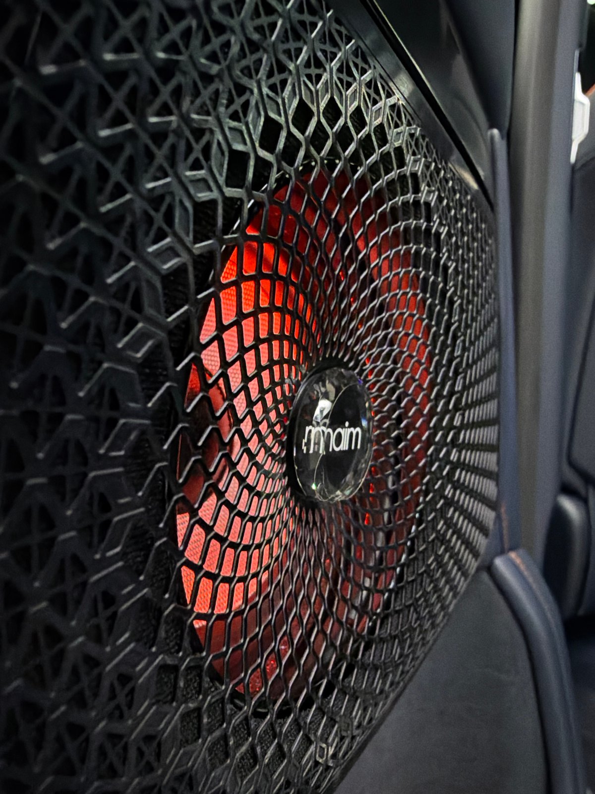 Automotive detailing session documented at Krasnoyarsk garage facility