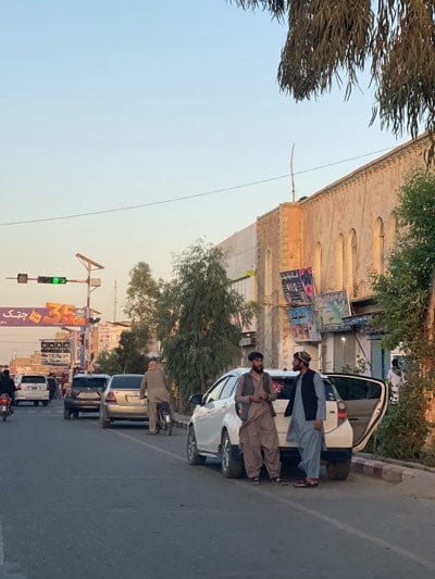 Afternoon street markets buzz with activity in Afghanistan