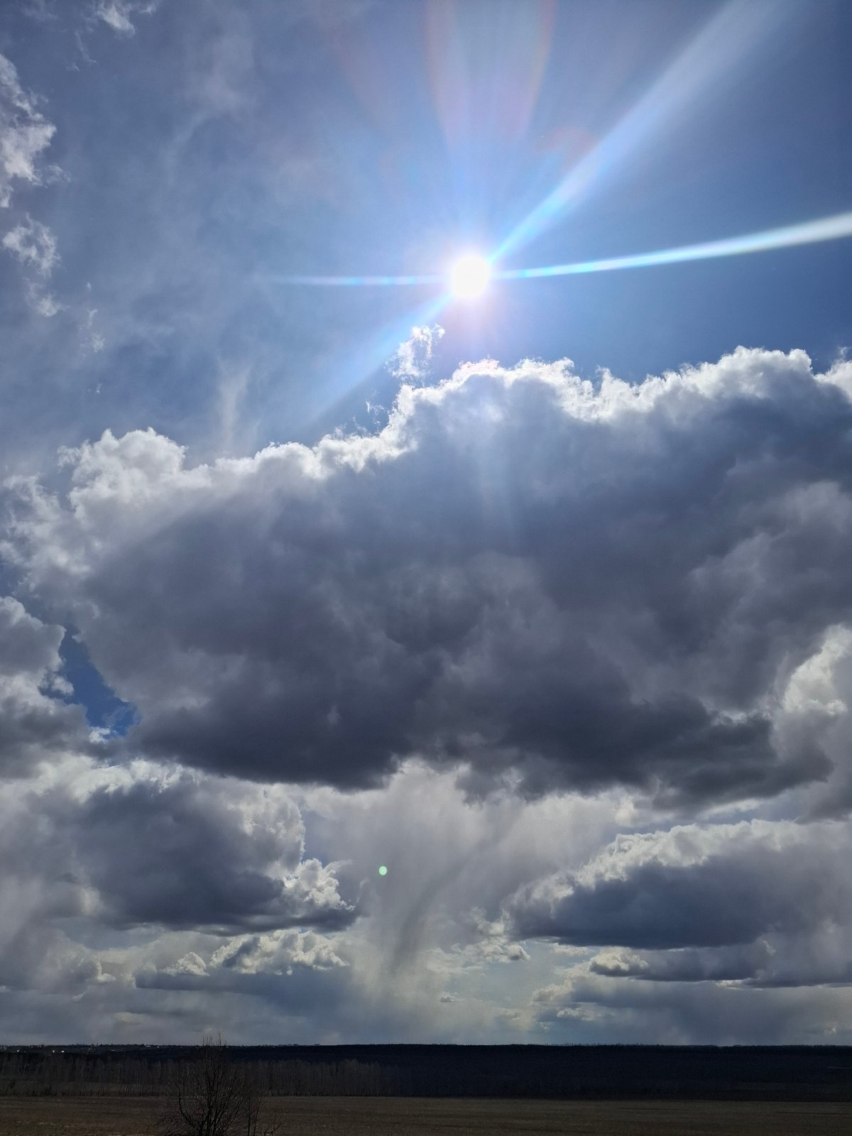 Dramatic sky contrasts observed over Елец-Маланино, Russia