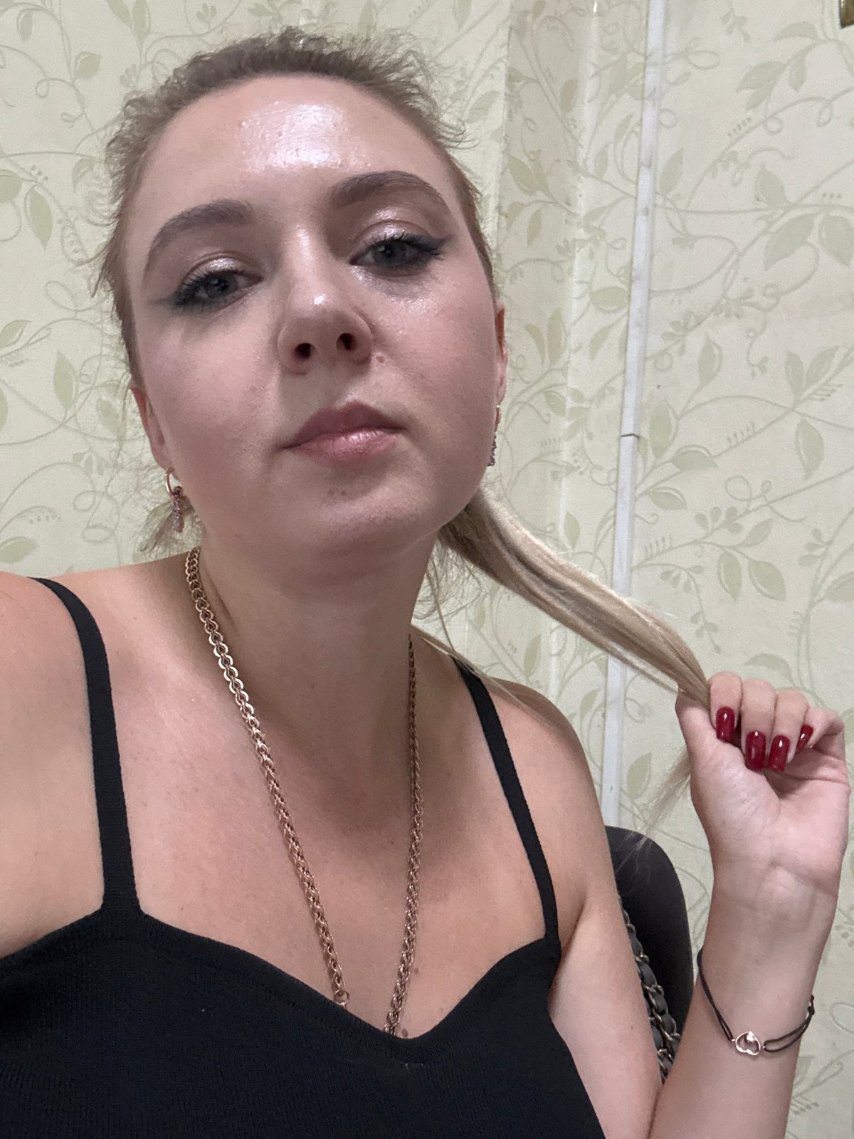 Quick selfie session in a Makiivka home office, July 2026