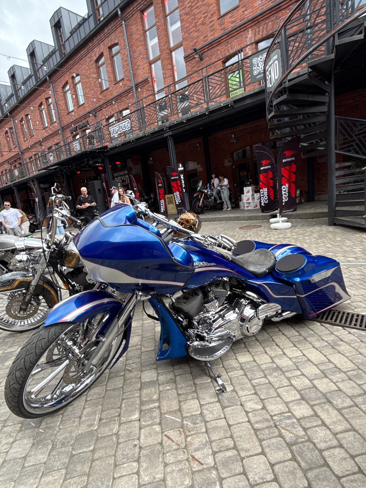 Custom motorcycle festival draws enthusiasts to Saint Petersburg courtyard