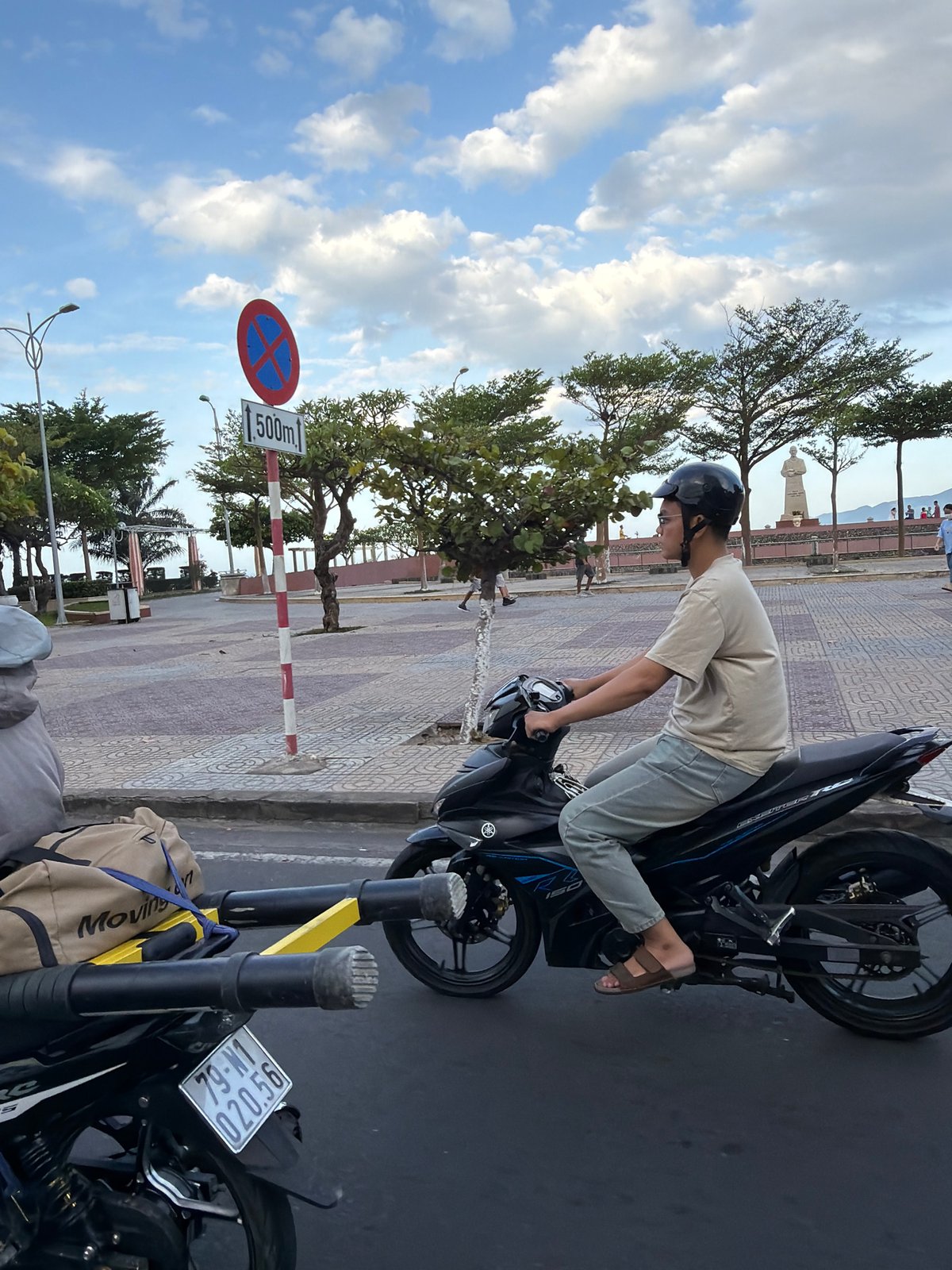 Nha Trang street life: motorbikes, markets, and midmorning movement
