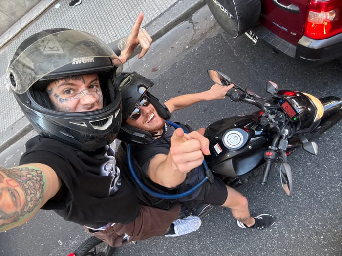 Motorcyclist's evening journey through Buenos Aires documented in seven memories