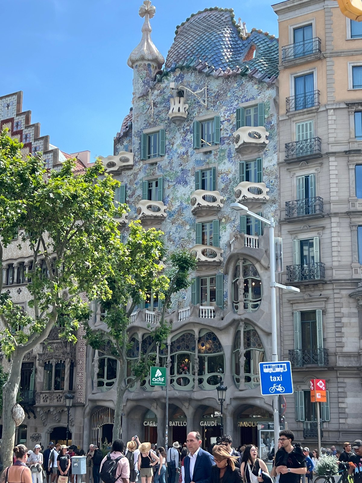 Tourist captures Gaudí's Casa Batlló facade in Barcelona
