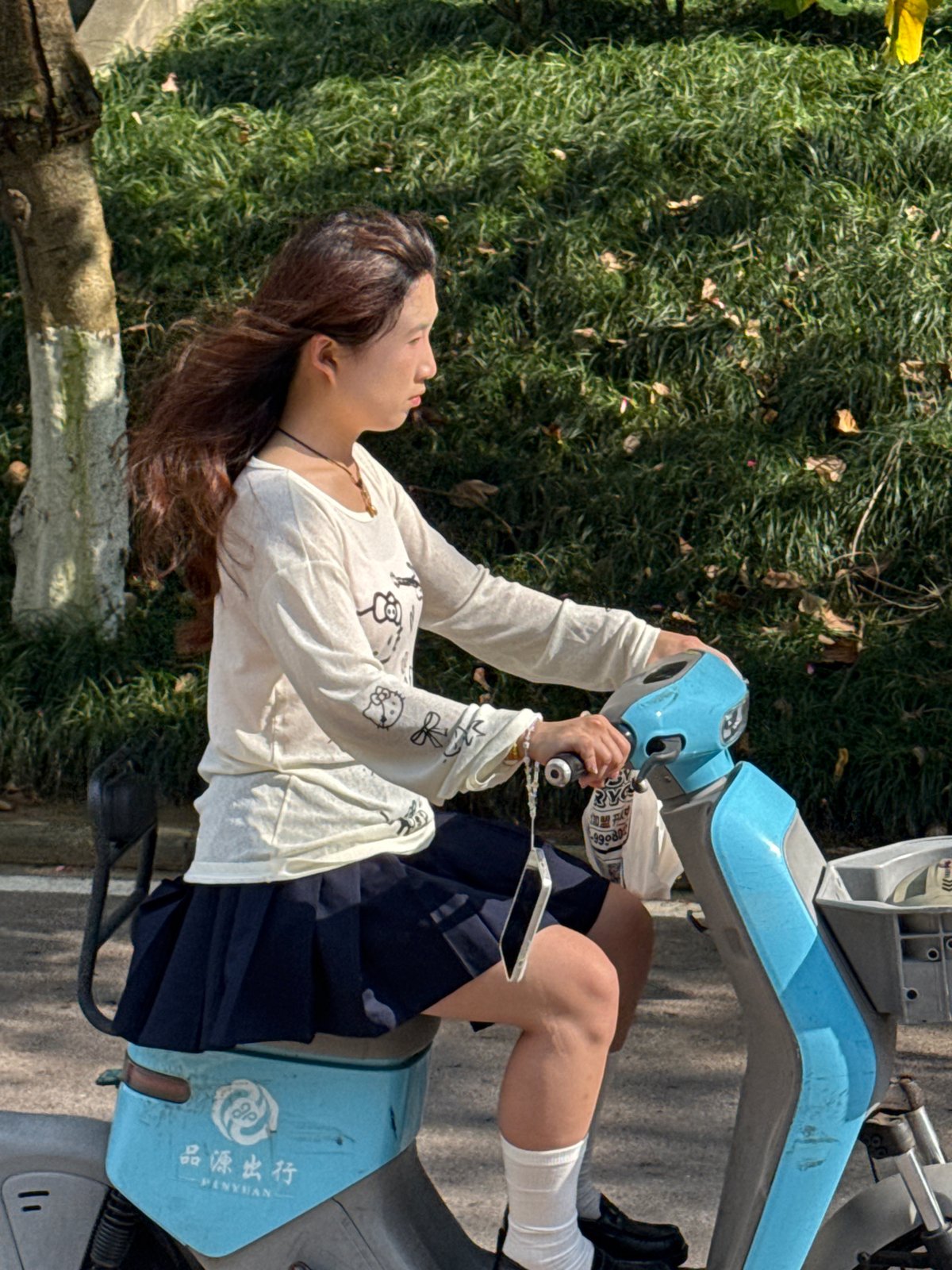 Morning foot traffic and scooters along Jiangjin paths