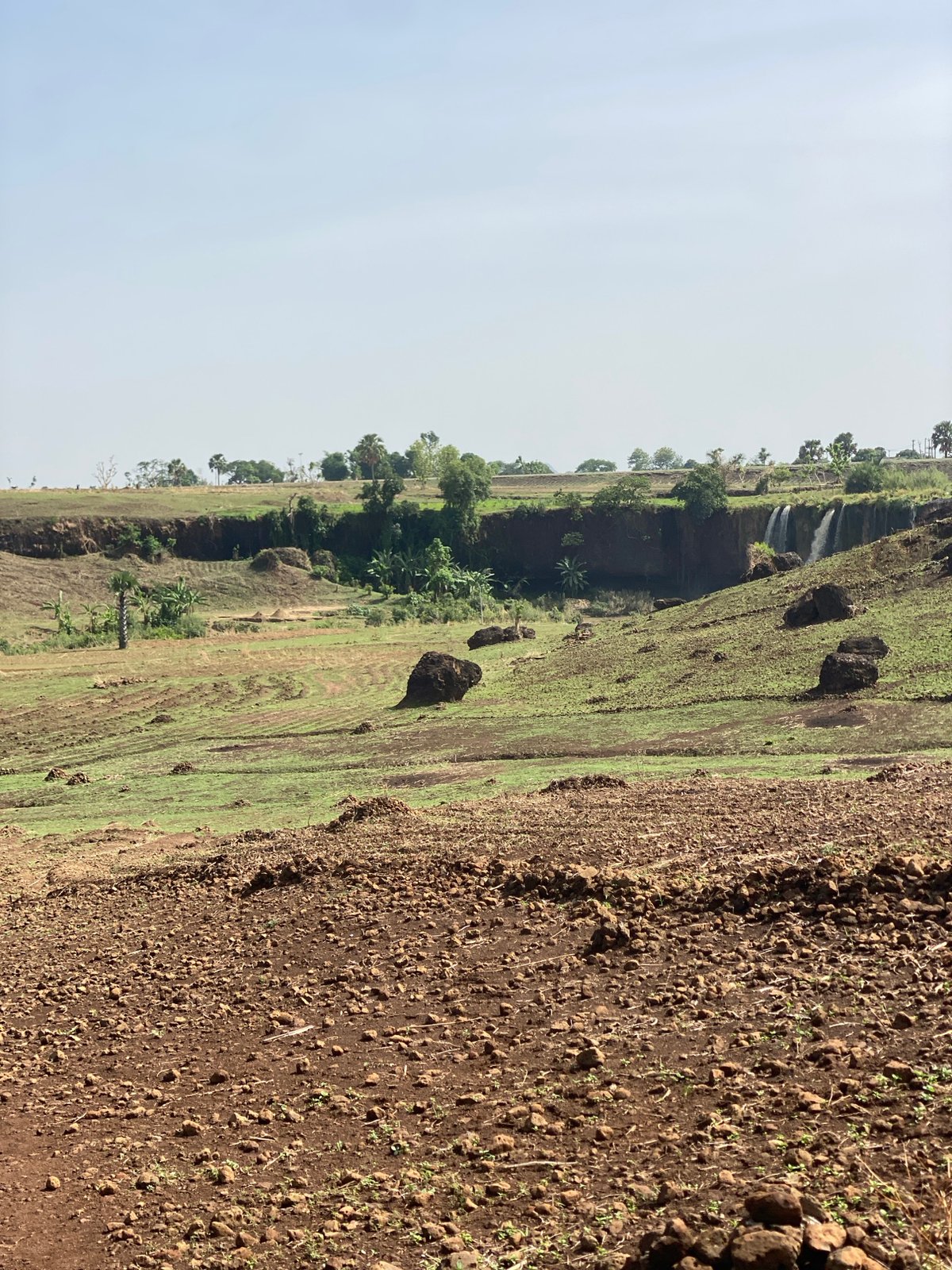 Rural Nigerian landscapes and waterfalls documented near Maigizo