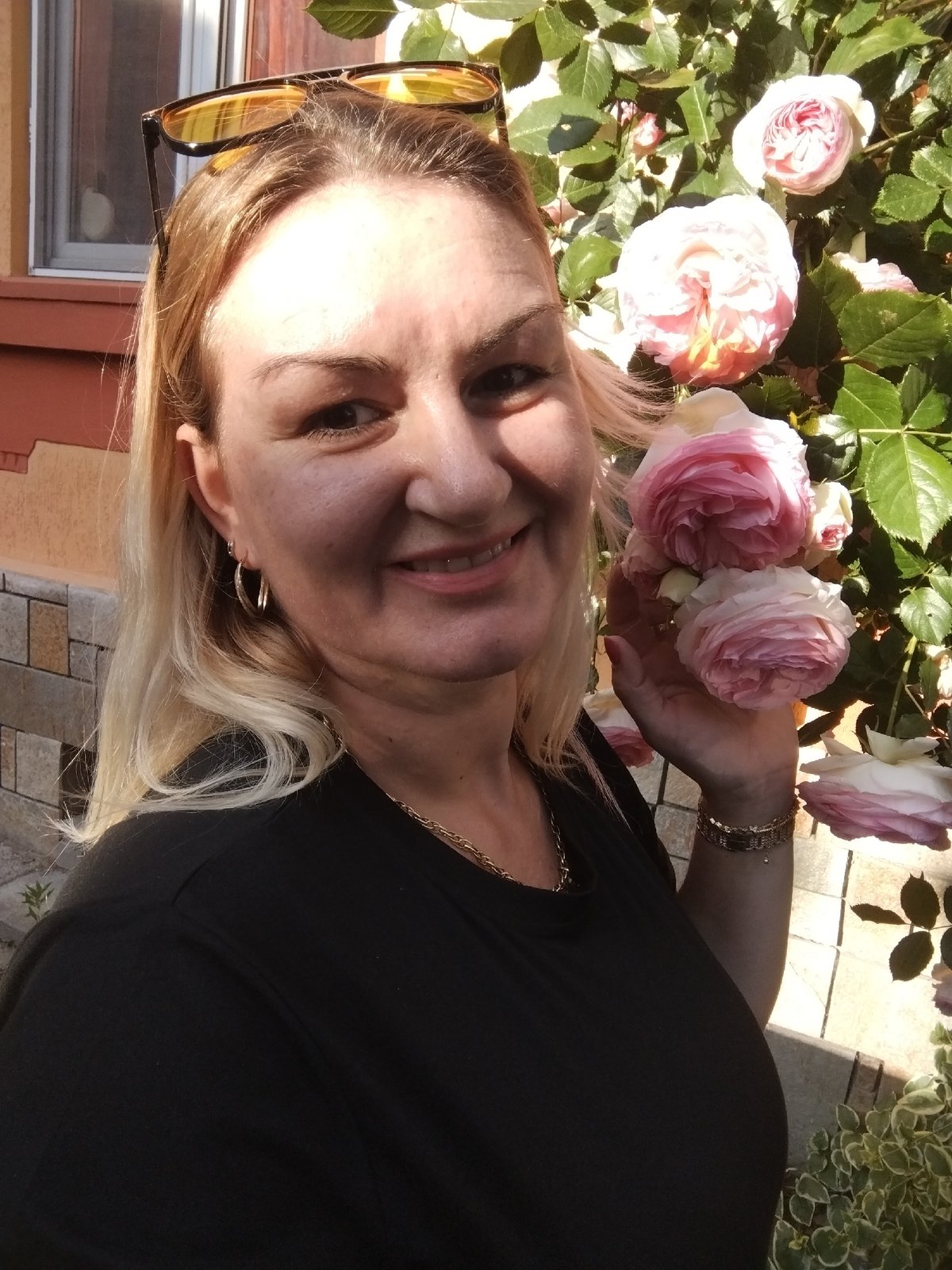 Afternoon stroll documented across Stara Zagora, Bulgaria streets