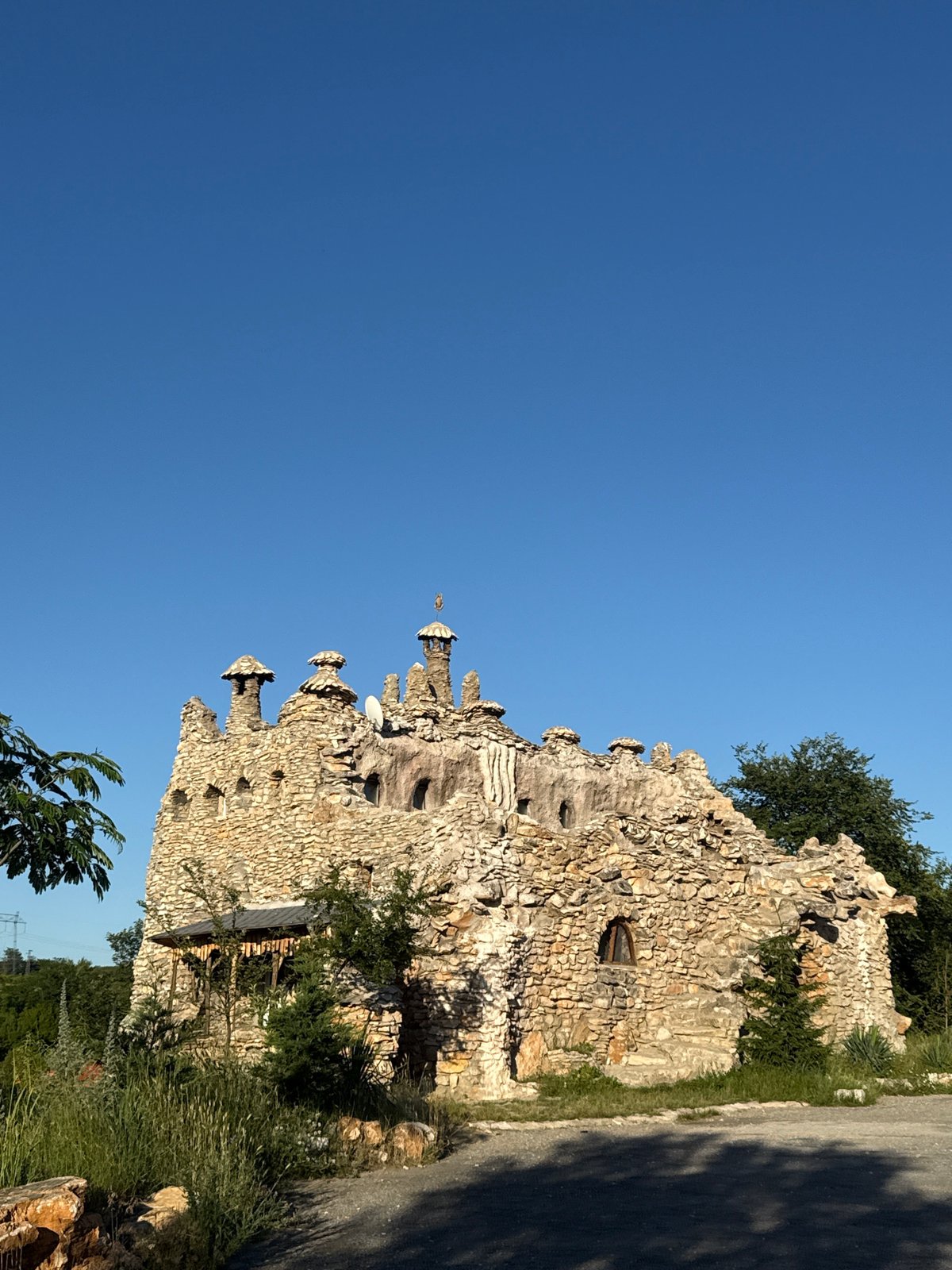 Exploring Karlukovo valley: cliffs, caves, quarry, and medieval ruins