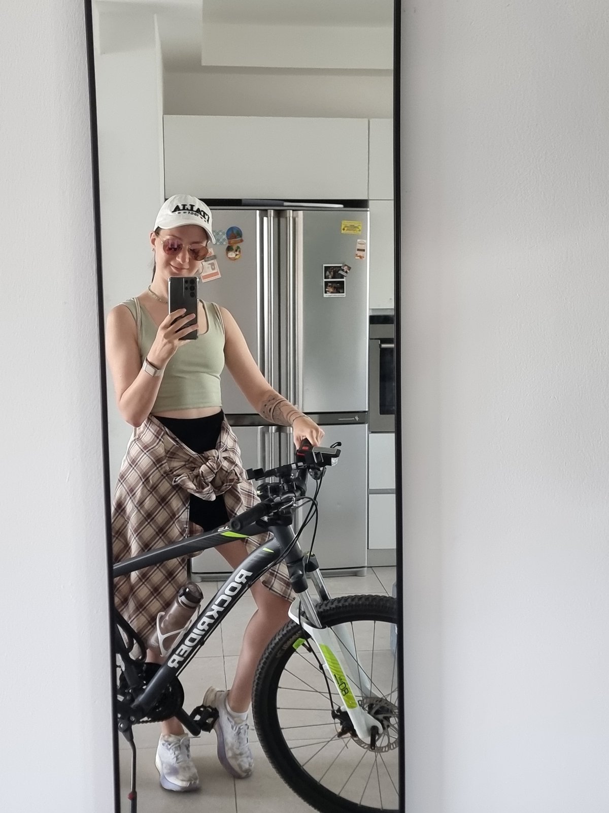 Woman shares morning routine and breakfast in Ramat Gan