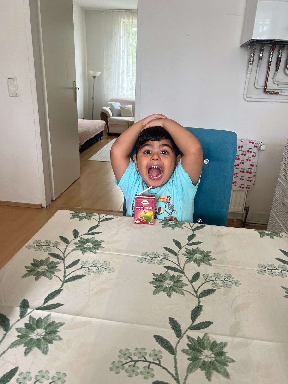 Playful hands-on-head moment at a table in Dortmund