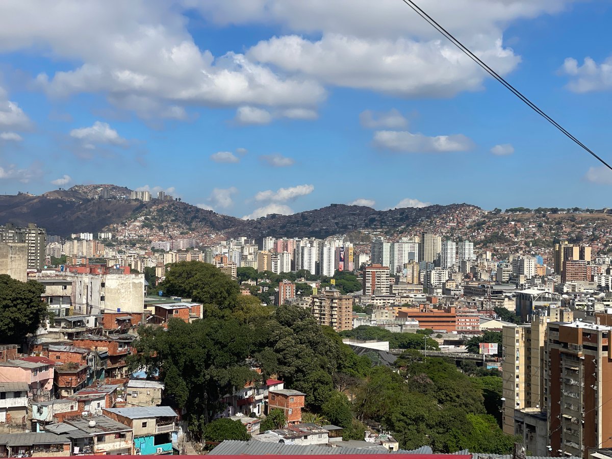 Quiet moments captured across Caracas neighborhoods