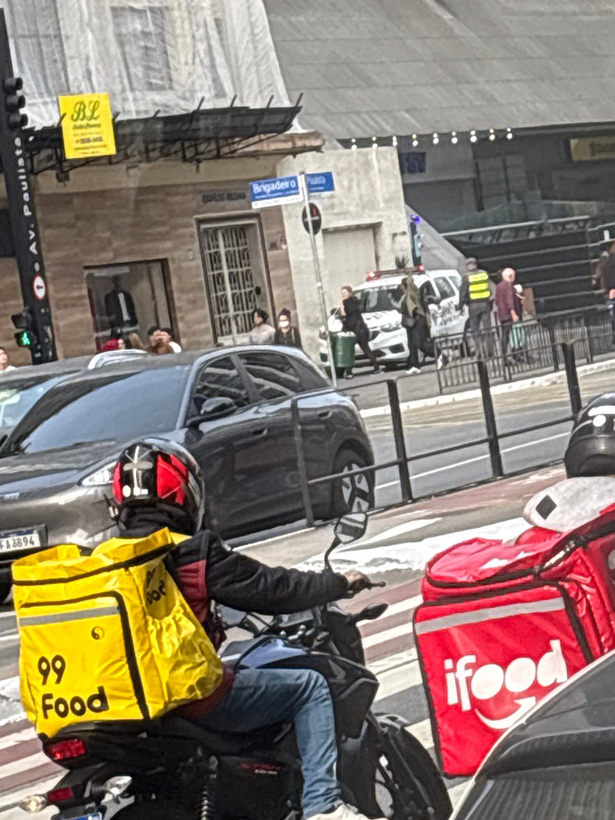 Street life and architecture along São Paulo's Avenida Paulista