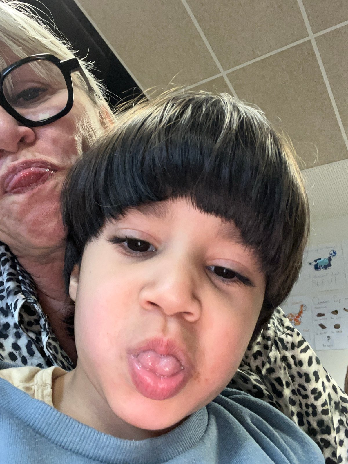 Woman and child pose for indoor selfies in La Fouillouse