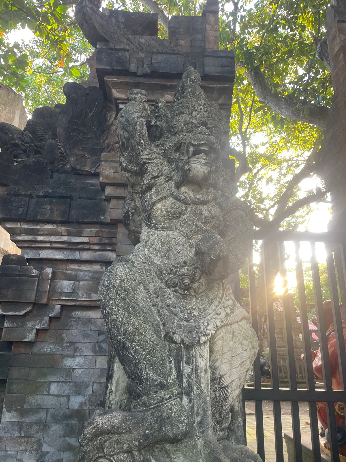 Morning visit to Pura Tanjung Sari temple in Denpasar documented