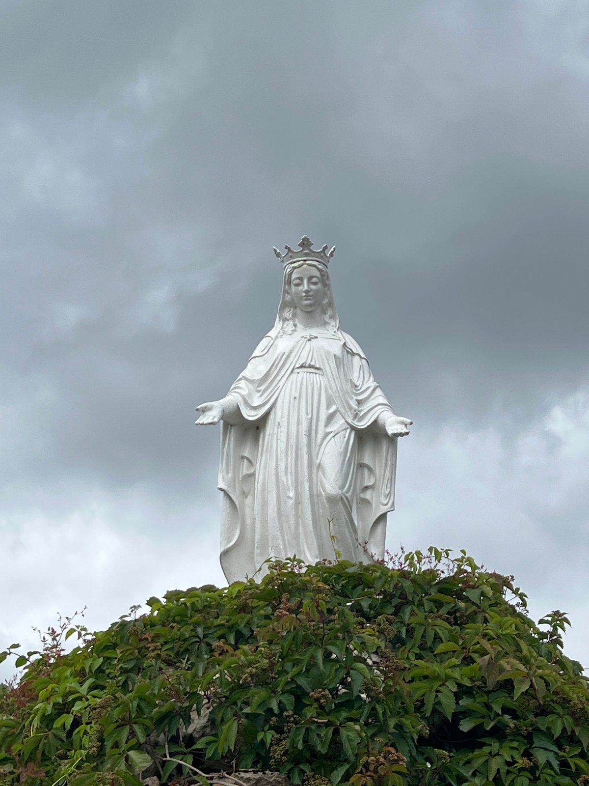 Religious statuary and stone architecture documented in Saint-Suliac, France