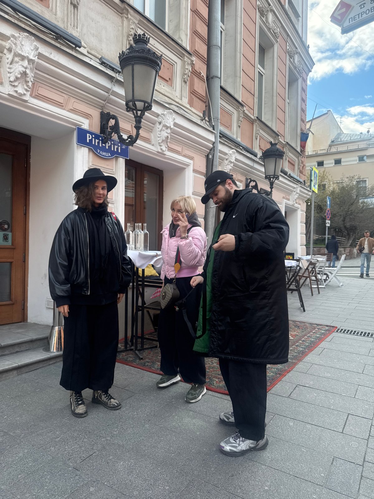 Moscow street life and dining scenes captured Friday afternoon