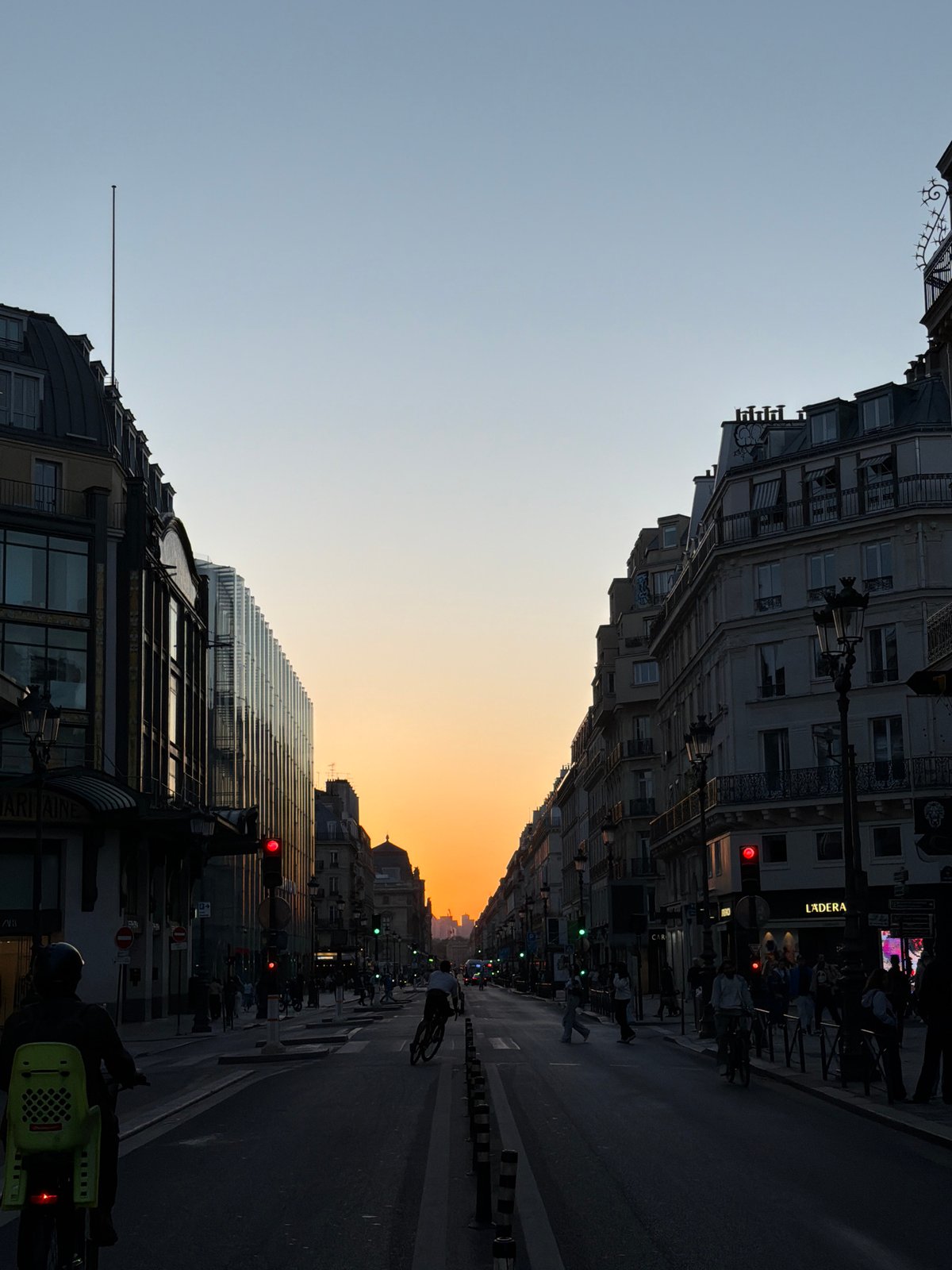 Sunset street scene documented in Paris