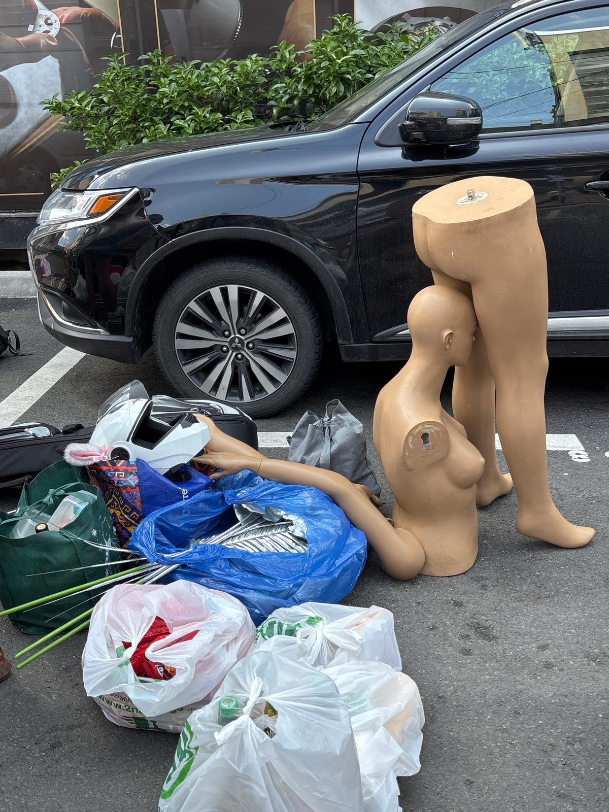 Mannequin parts and trash dumped on Tbilisi street