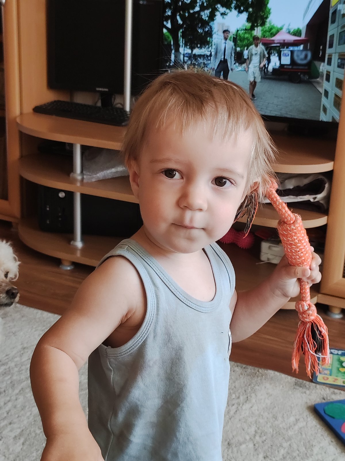 Mother and toddler share quiet morning moment in Chaikovsky apartment