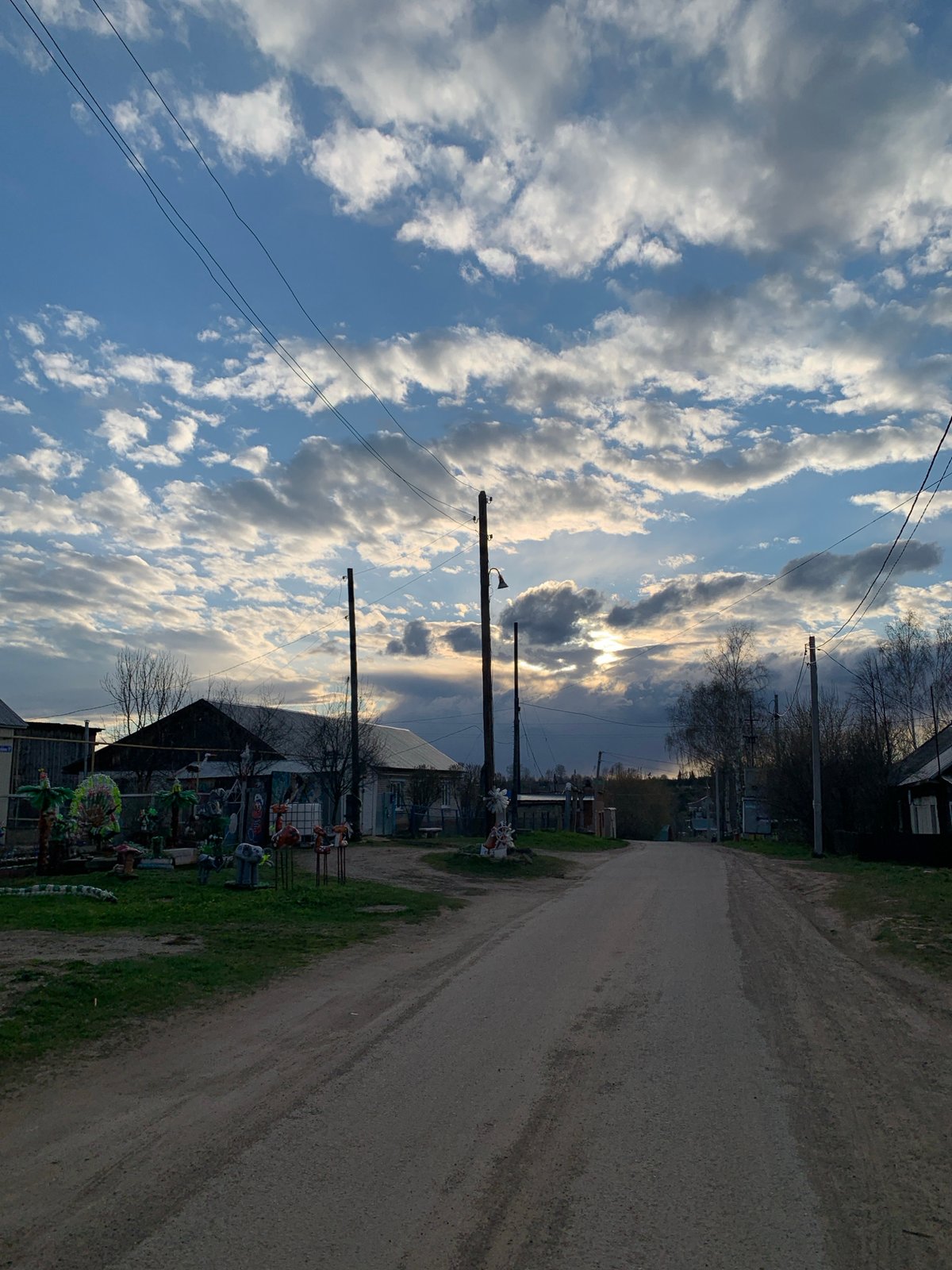 Woman documents quiet village scenes in Фоки, Russia
