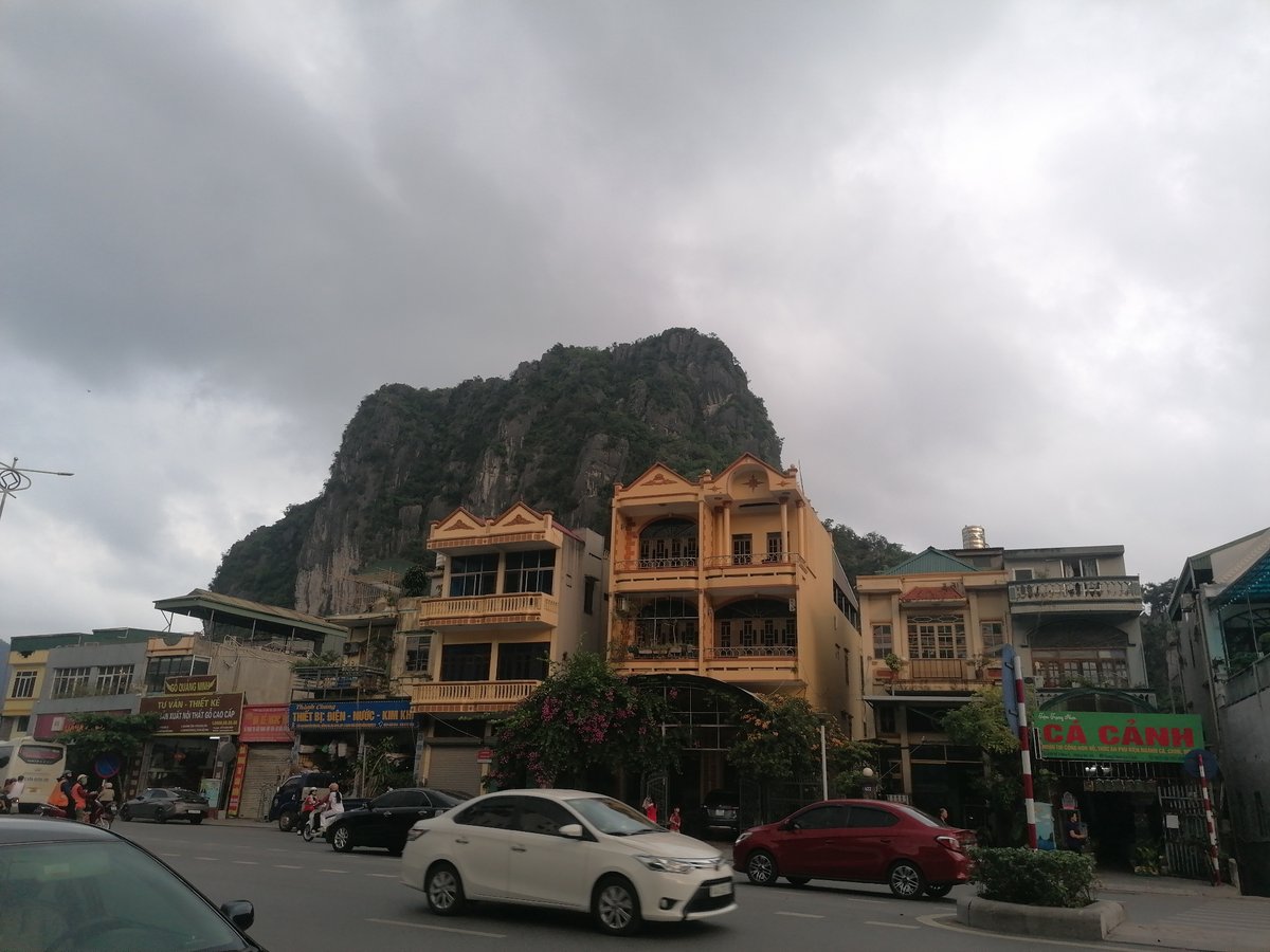 Daily street life documented in Ha Long Ward, Vietnam
