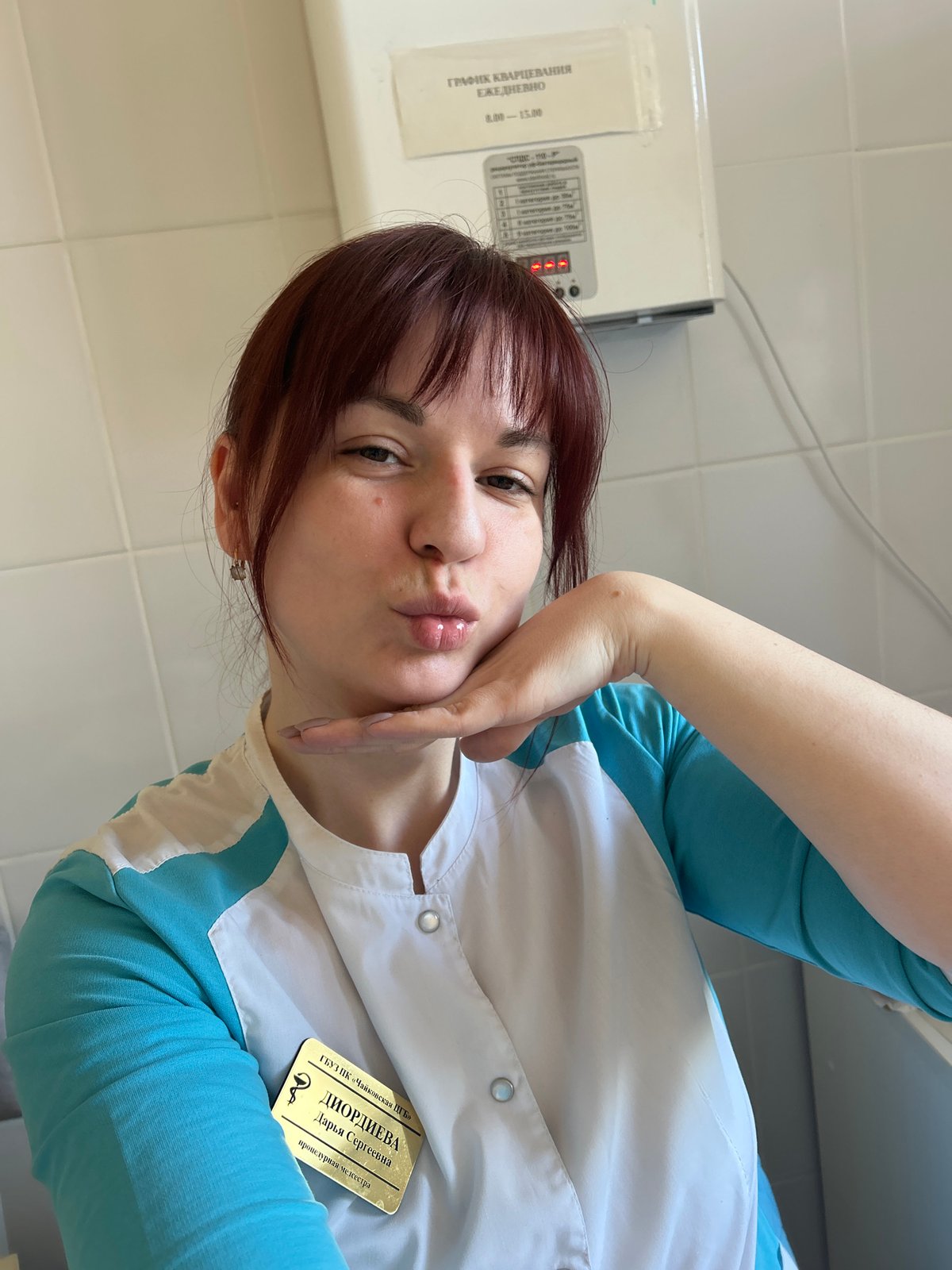 Medical worker takes morning selfies at Russian healthcare facility