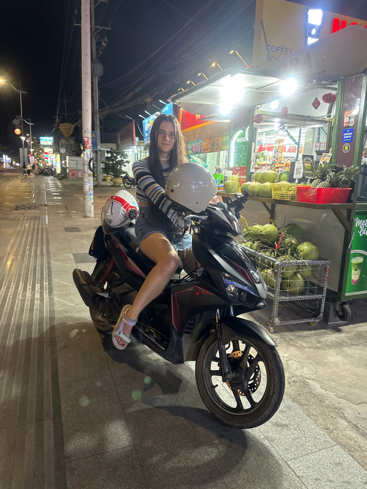 Night market activity captured in Mũi Né street food district