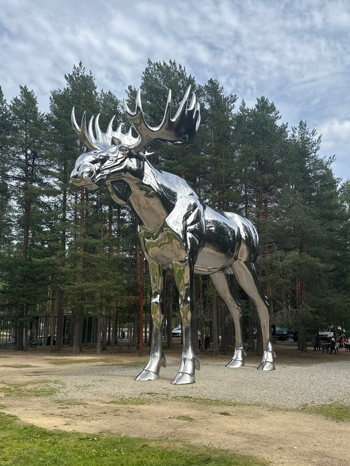 Mirror-finish moose sculpture in Atna, Norway