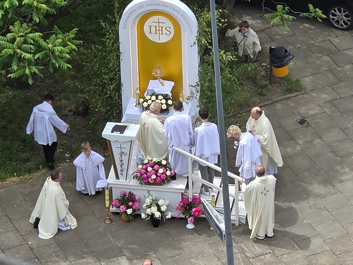 Catholic religious procession draws crowds in Szczecin, Poland