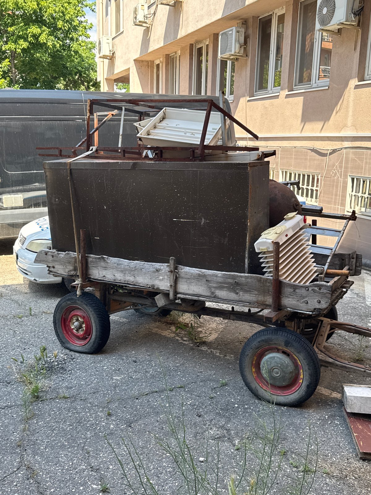 Urban observations document everyday objects and vehicles over morning hours