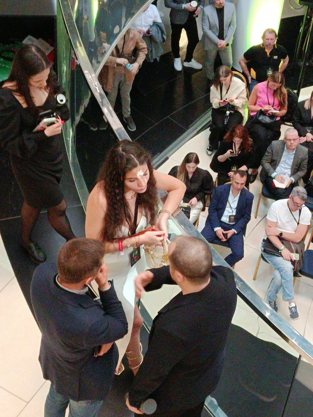 Ordinary Moscow moments: dining, shopping, gatherings documented across city