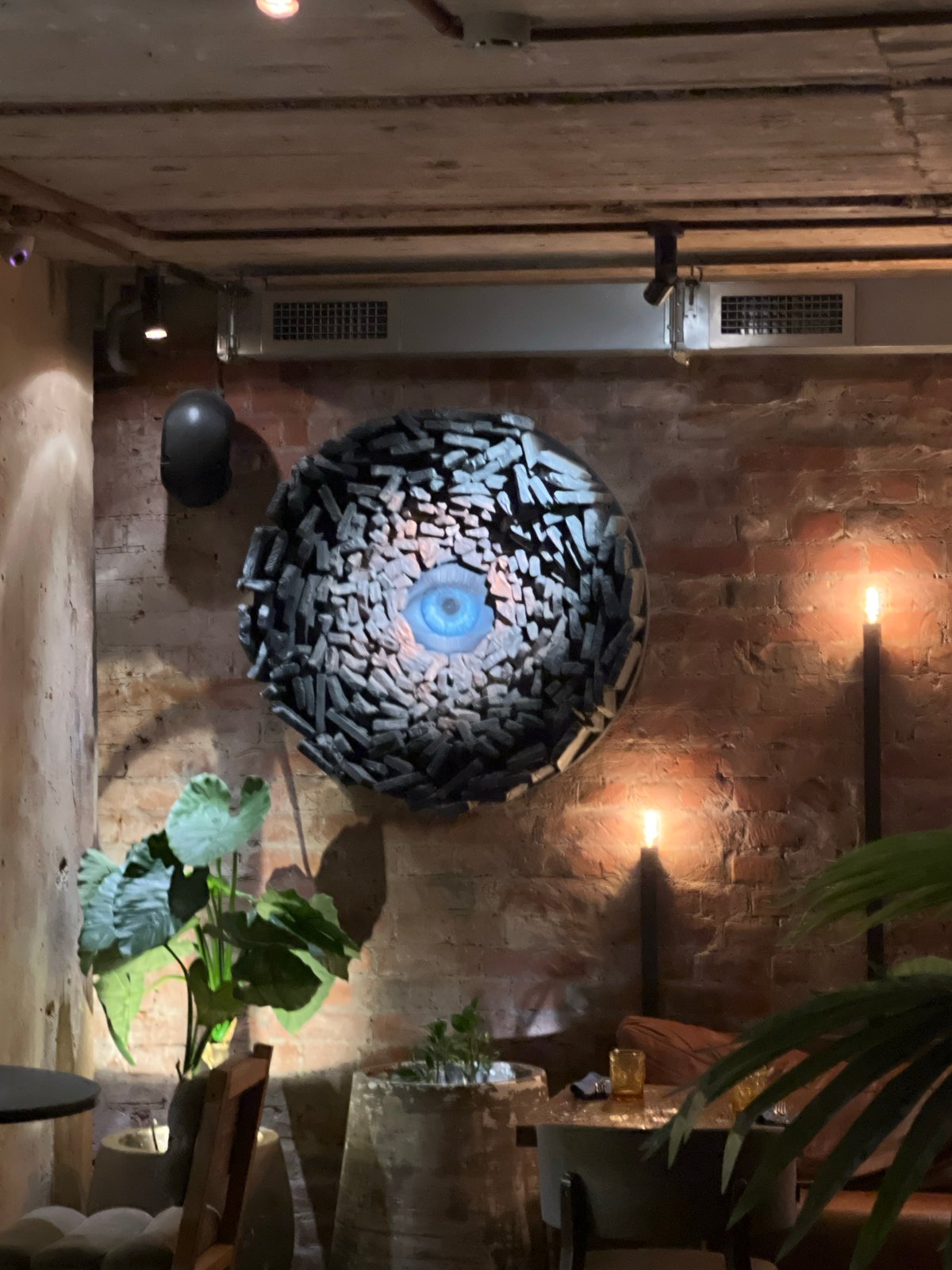 Evening walkthrough of central Moscow landmarks and establishments documented