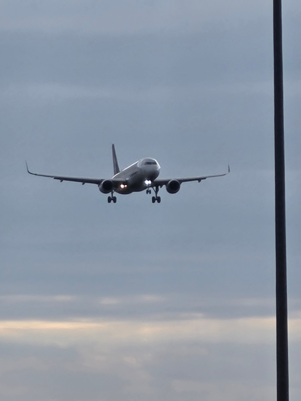 Lufthansa traffic in and out of Frankfurt Airport