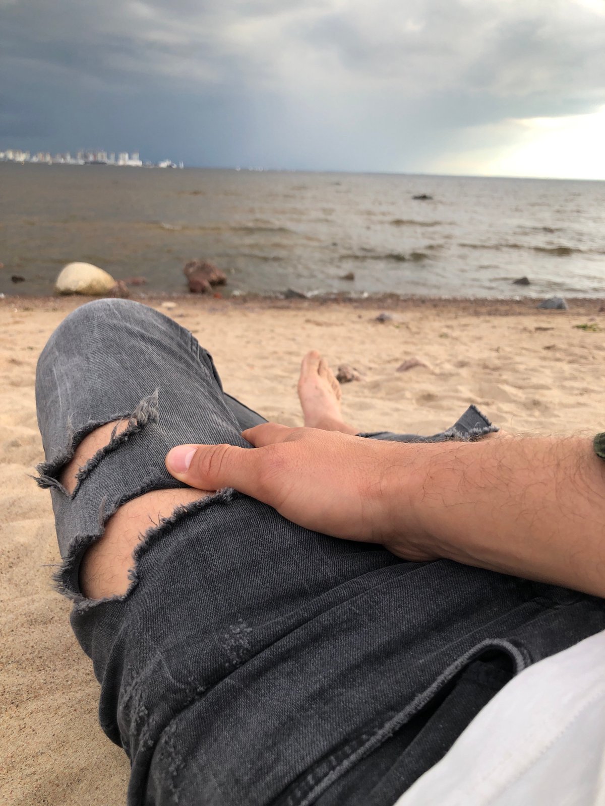 Afternoon scenes across Russia: beach, portraits, kitchen moments