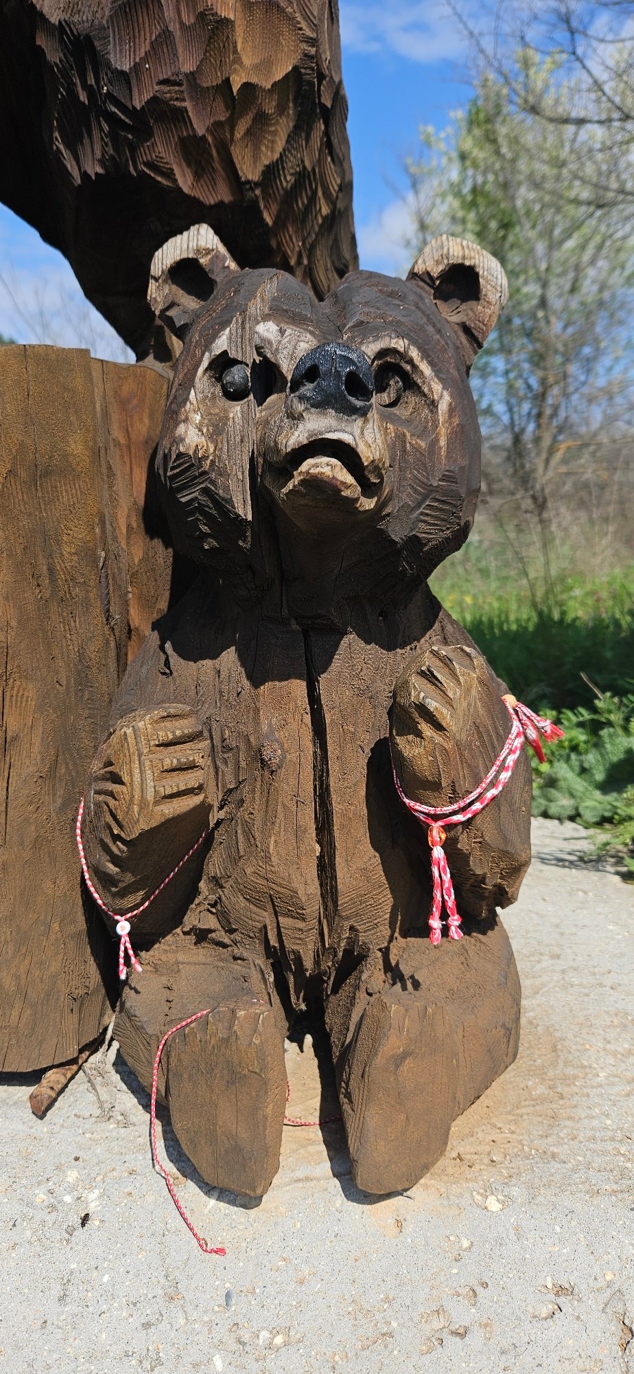 Wooden bear sculptures spotted in Bulgarian village