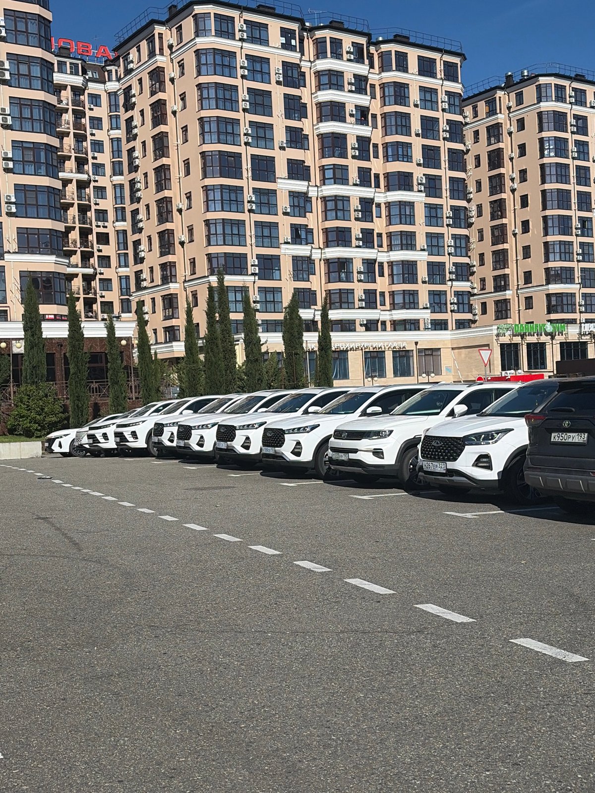 Ordinary afternoon scenes documented across Sochi including accident, shopping