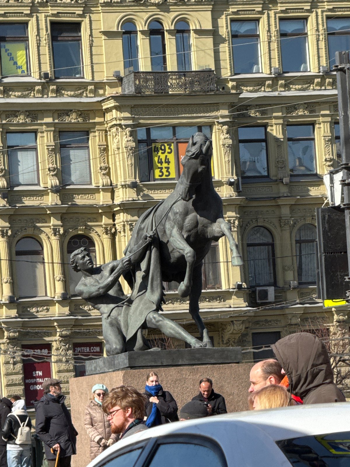 Ordinary morning scenes documented in central Saint Petersburg