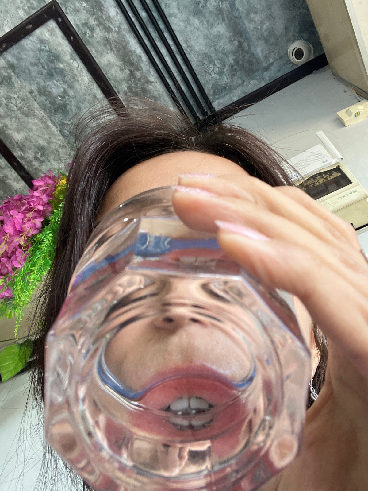Person plays with glass distortion effects in Kuta Selatan