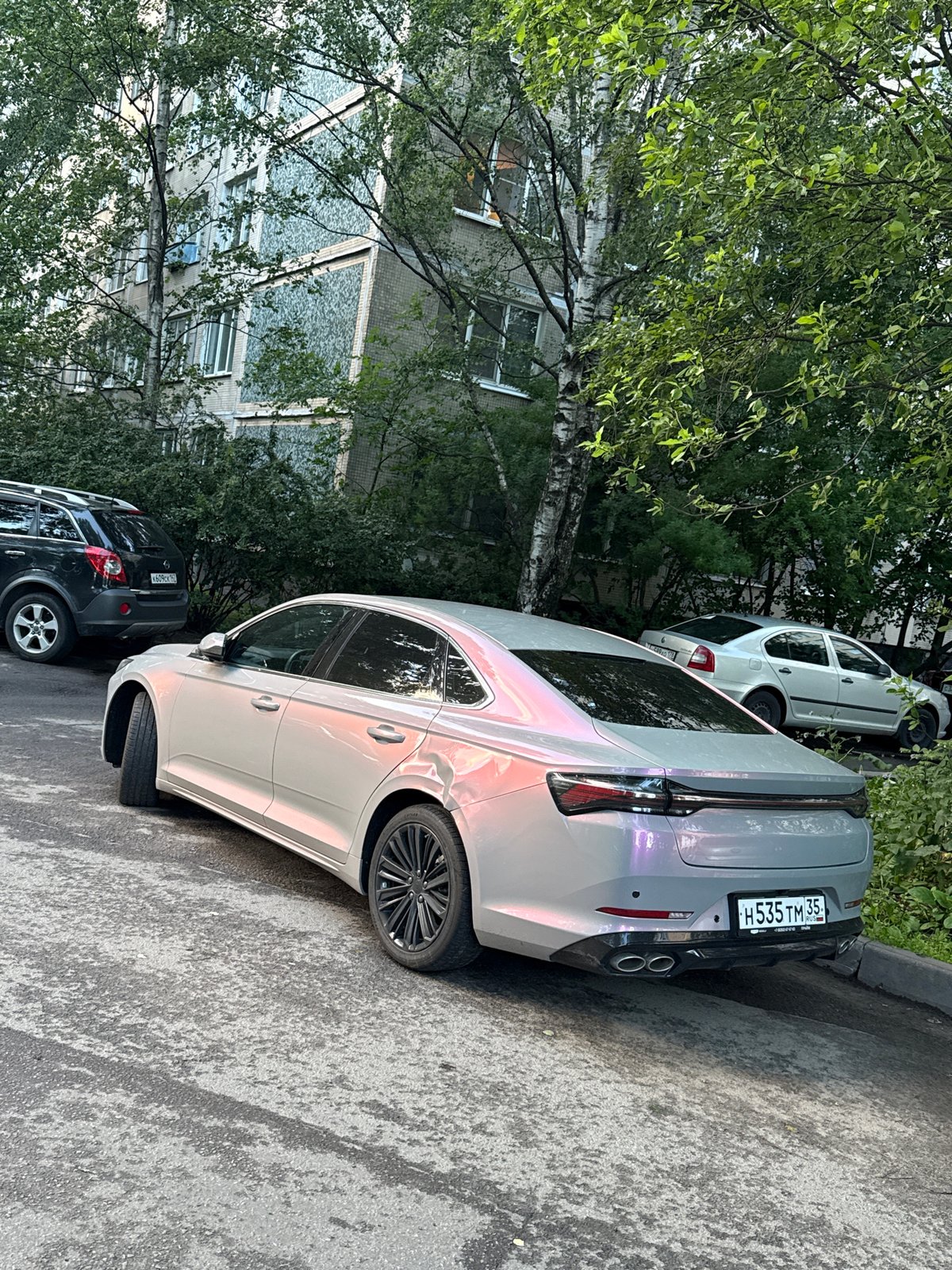 Vehicles spotted parked in Saint Petersburg apartment district