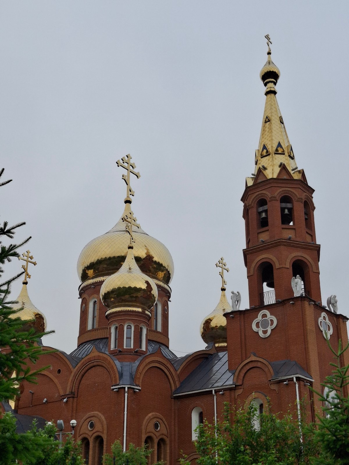 Cyclist documents morning journey through Chaikovsky, Russia