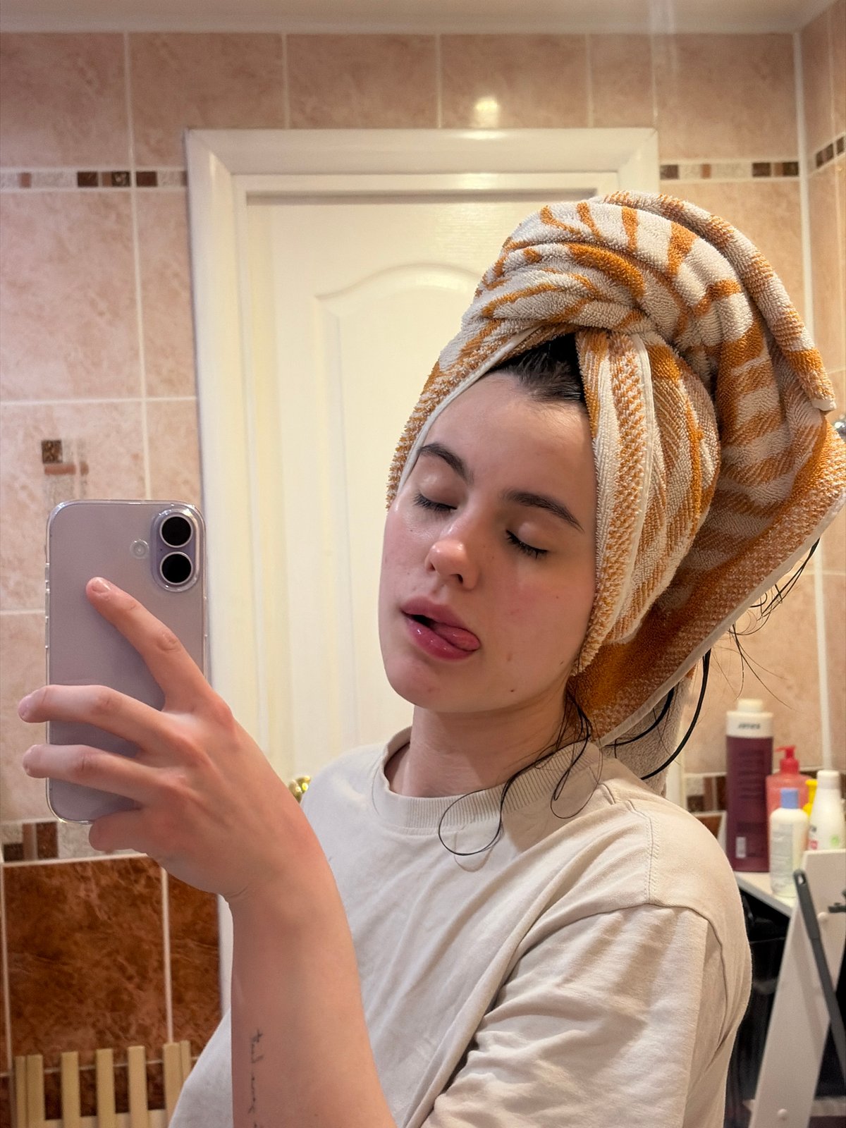 Woman takes bathroom selfies with cat nearby in Chaikovsky