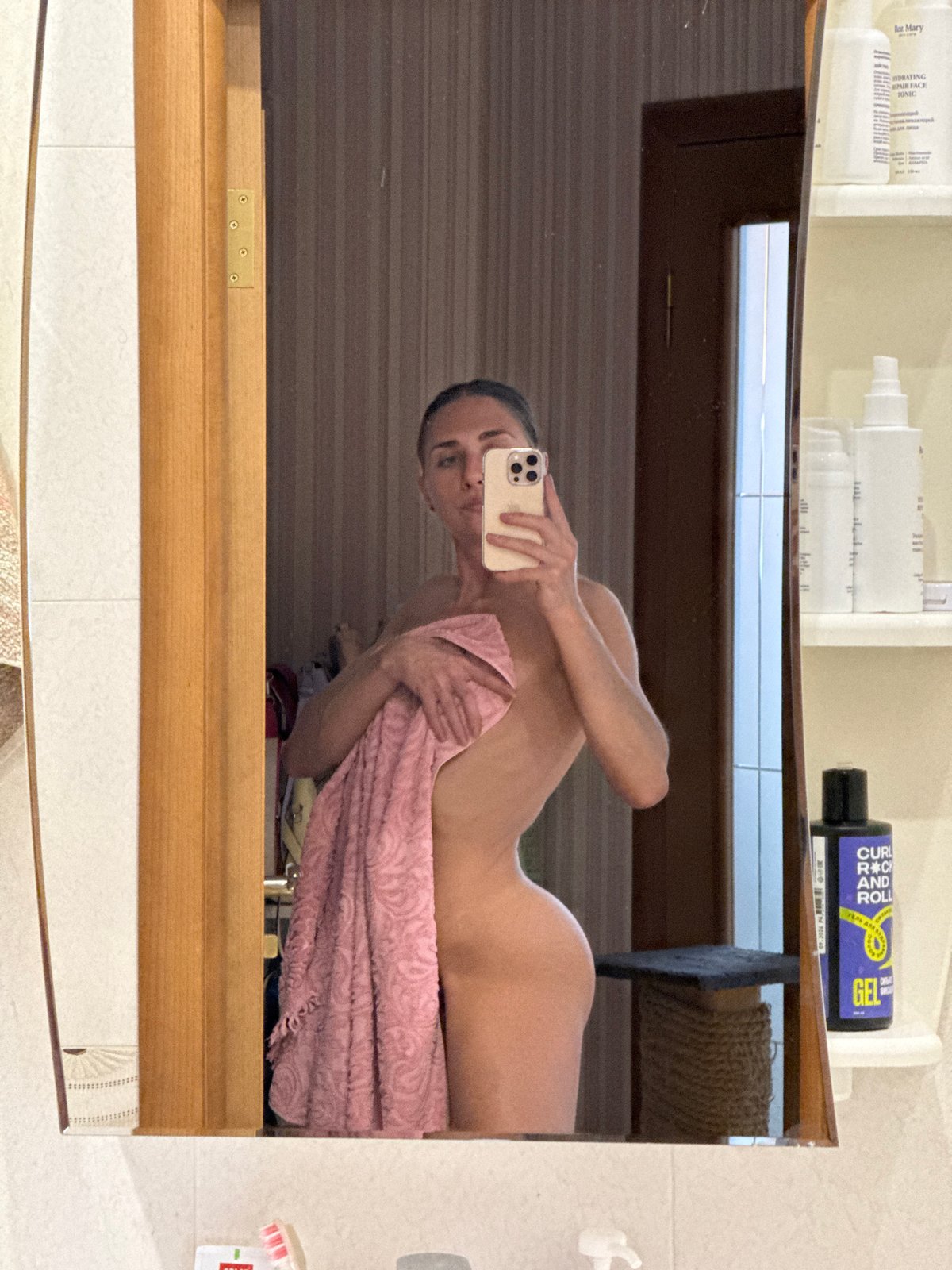Mirror selfies documented in Russian location