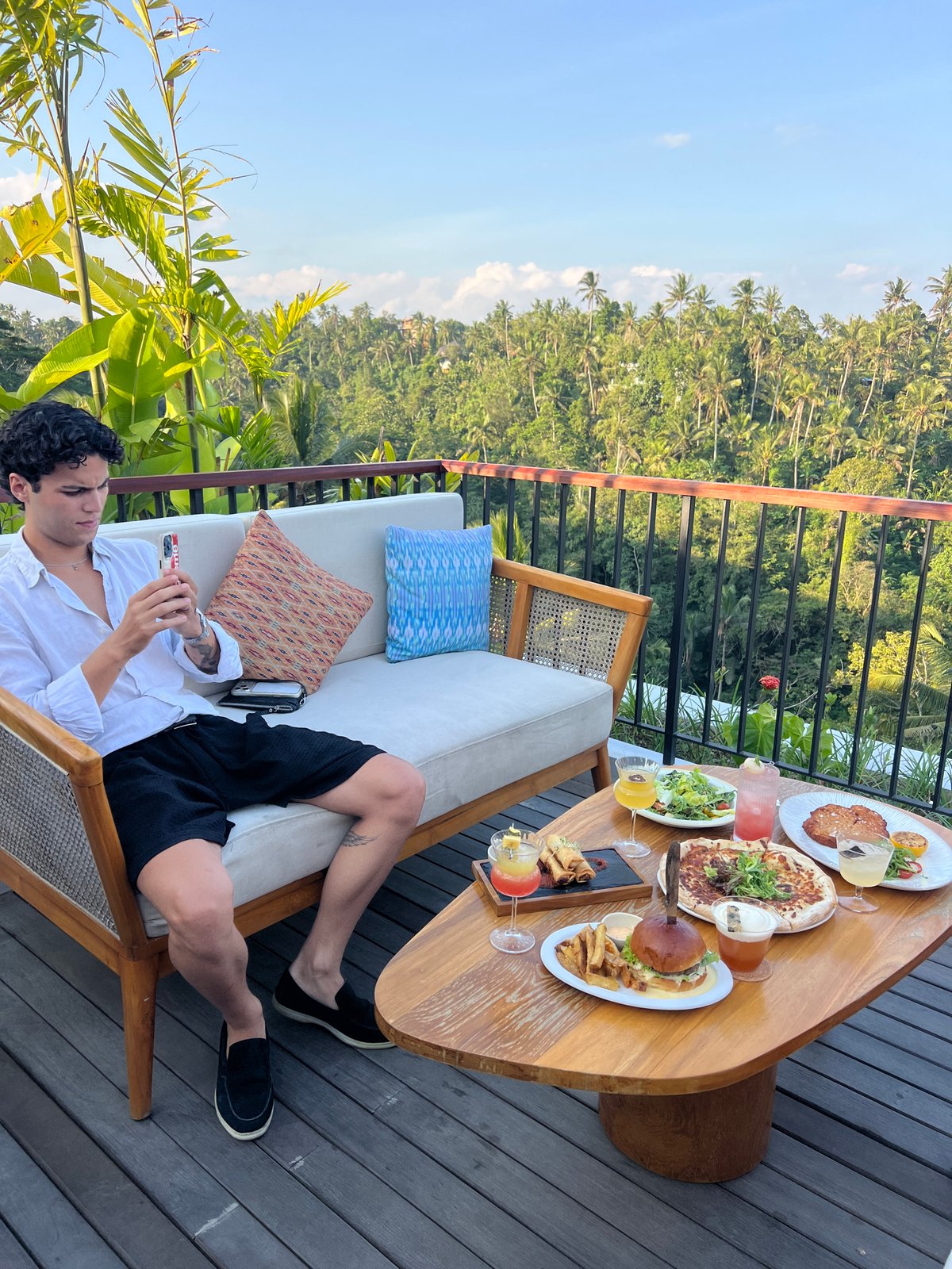 Breakfast and golden-hour scenes across Tegallalang's rice terrace village