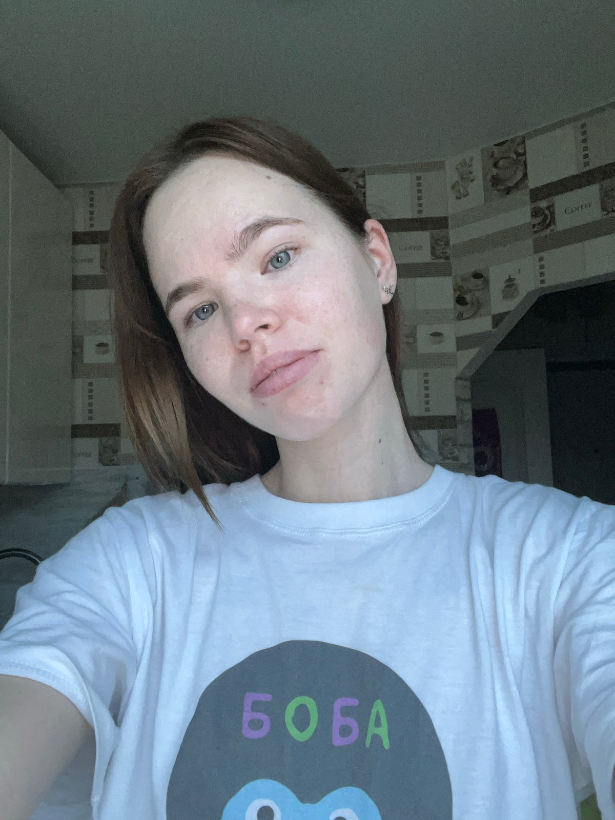 Woman documents late-night skincare routine in Chaikovsky selfies
