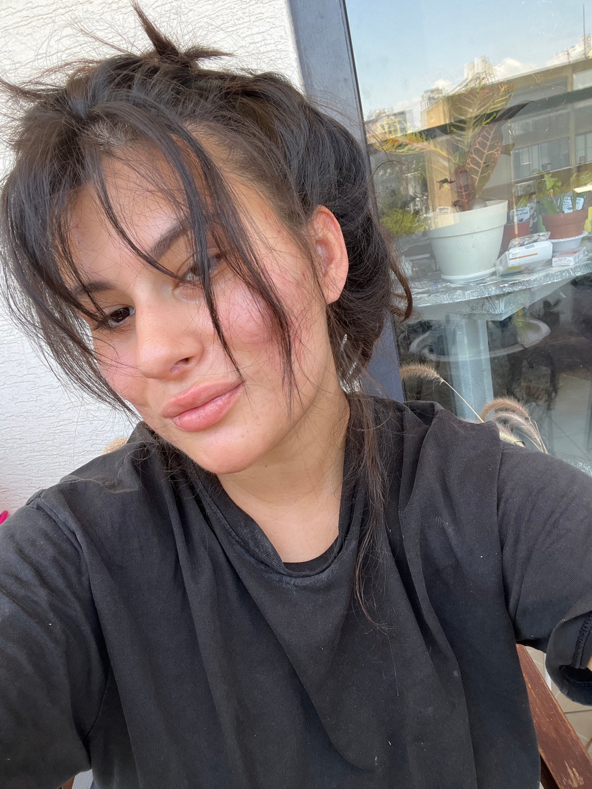 Quick selfie session around a Kiryat Bialik home, indoors and out