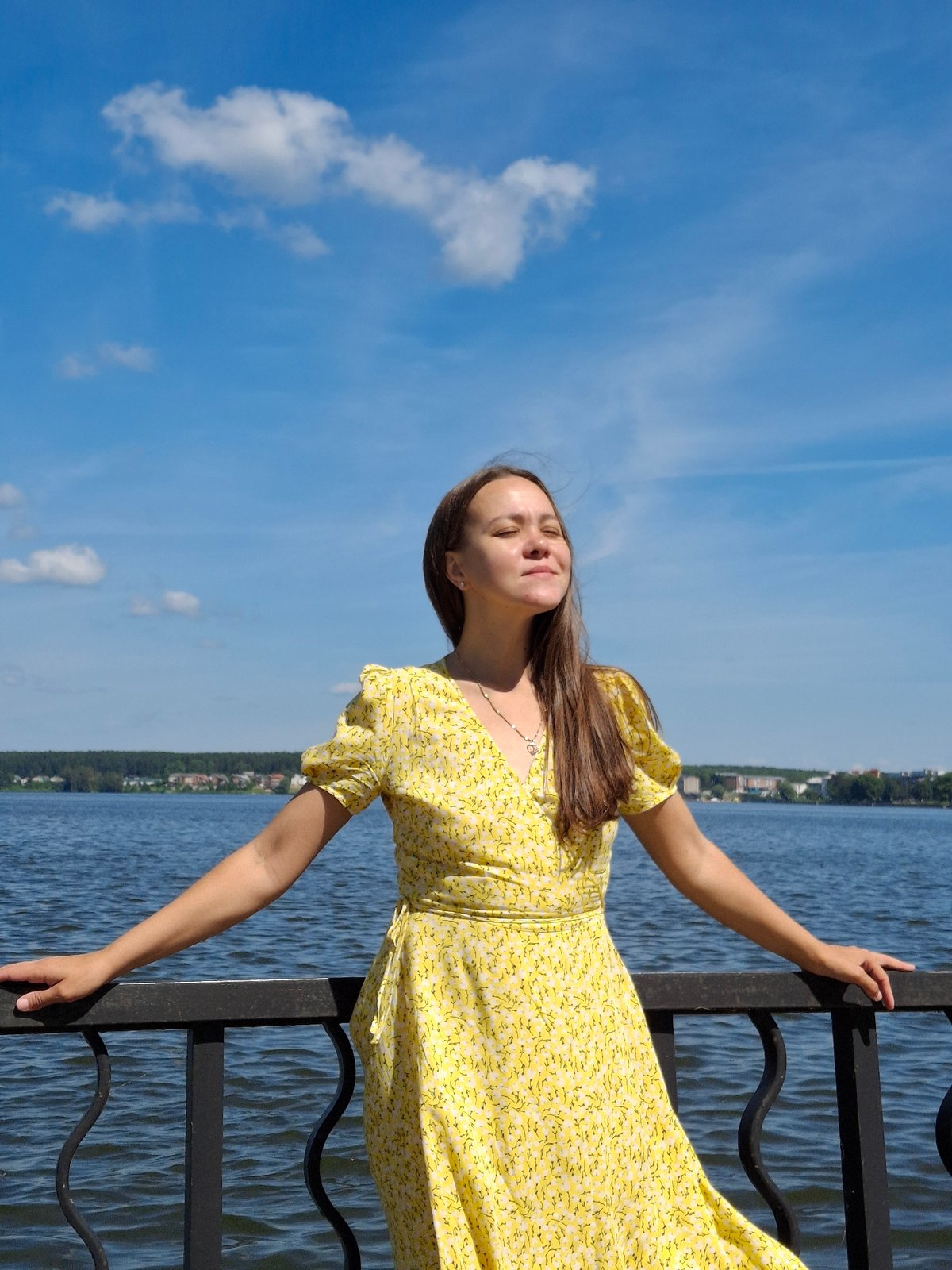 Sunny morning stroll along Votkinsk's lakeside promenade