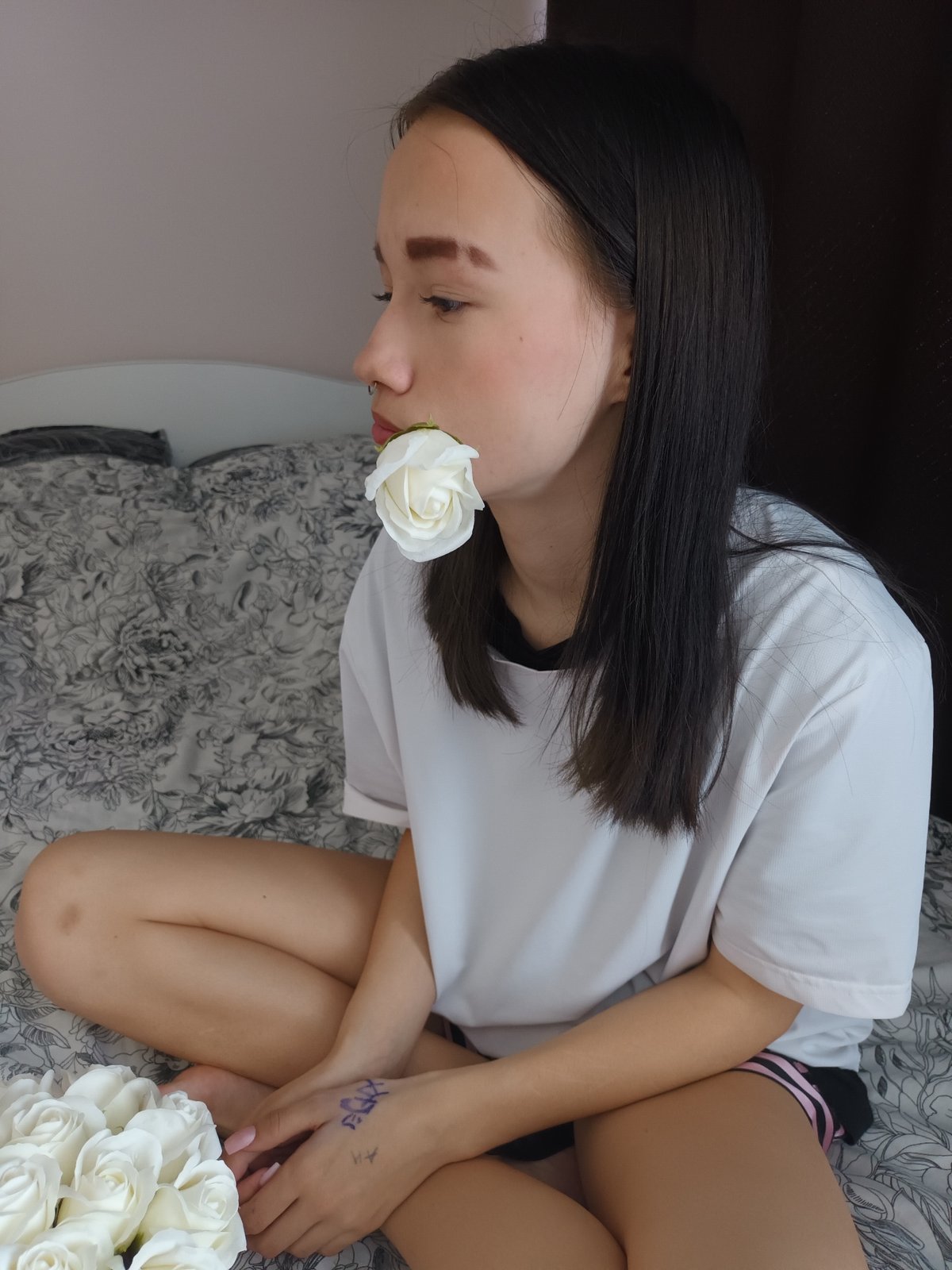 Woman conducts morning photo session with roses in Russia